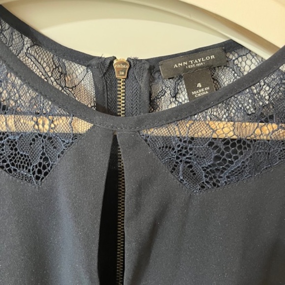 blouse - Picture 2 of 3